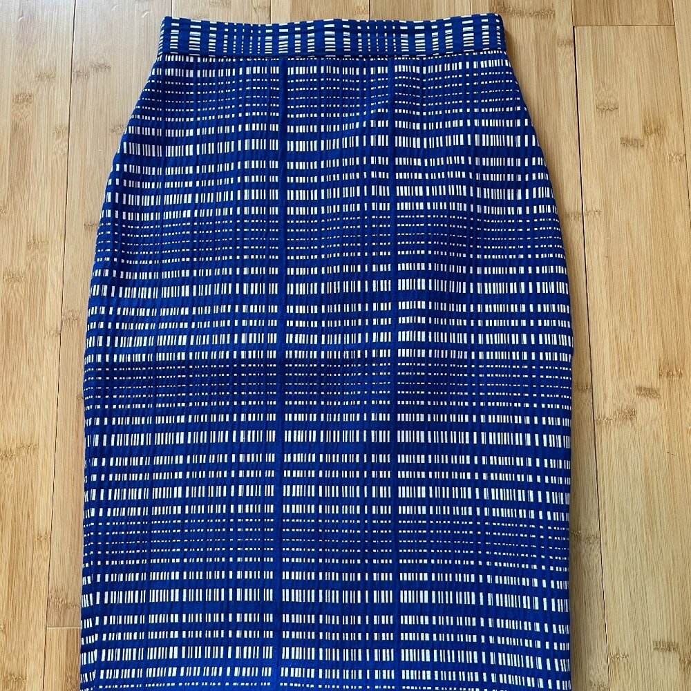 Banana Republic Blue and White Jaquard Pencil Skirt (size 0)